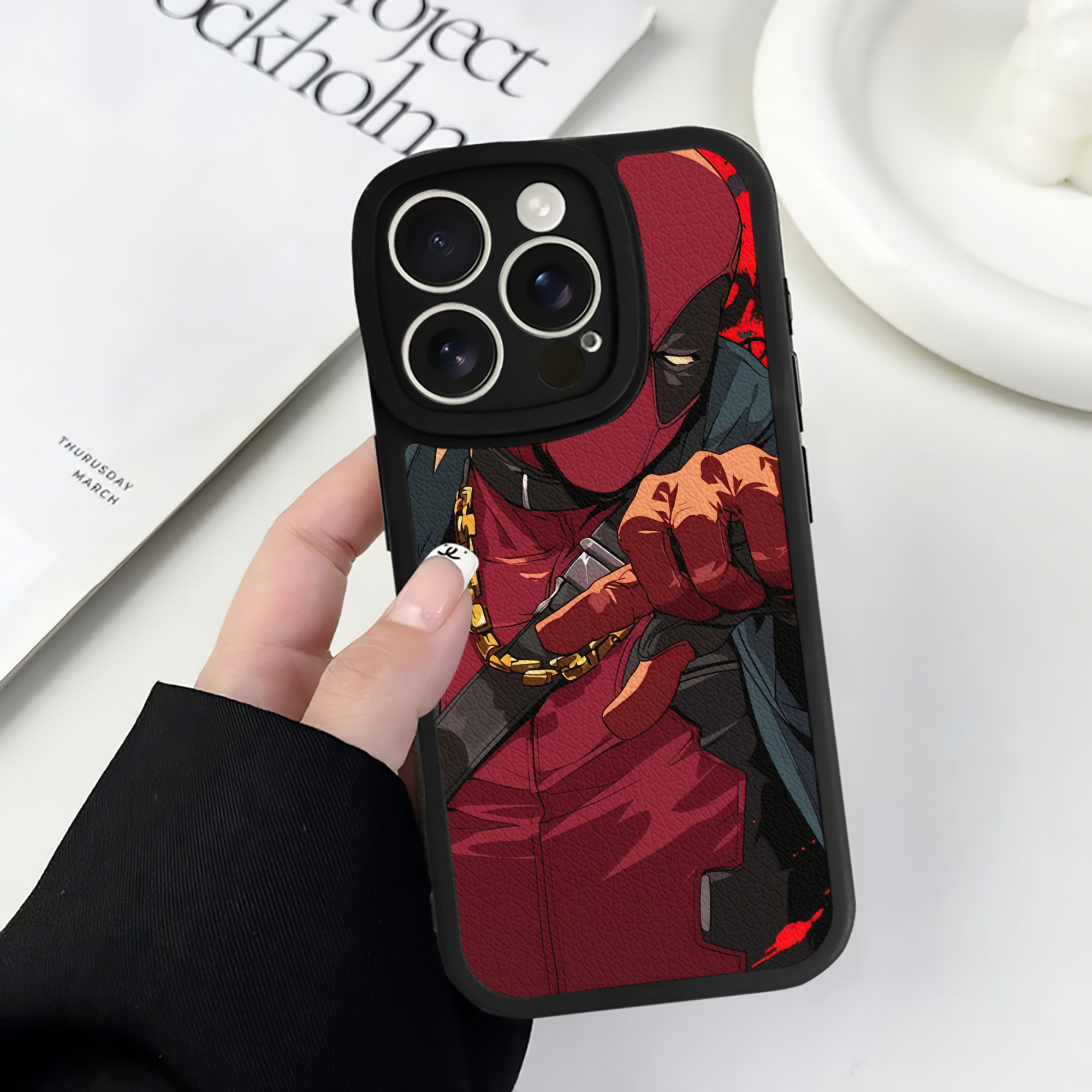 （画像用） Deadpool デッドプール 【iPhone 16シリーズ対応】シリコンスマホケース（レザー調） 材質：シリコン